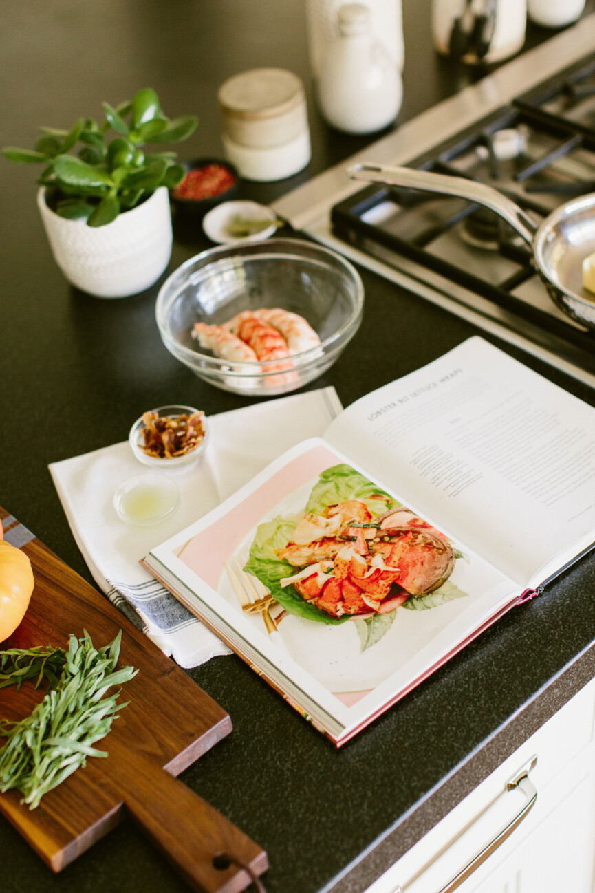 tiffani thiessen lobster BLT lettuce wraps