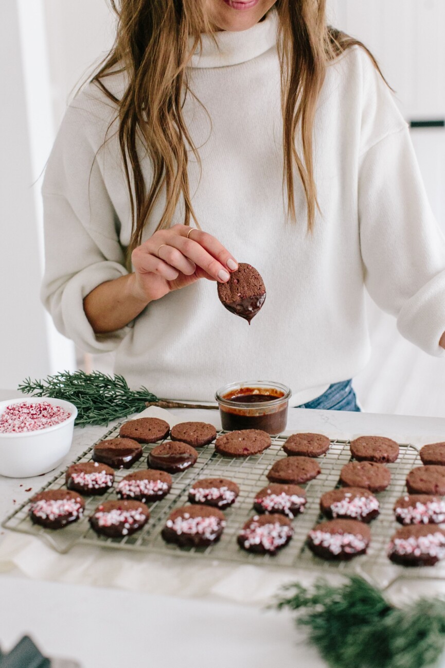 peppermint hot chocolate shortbread cookies
