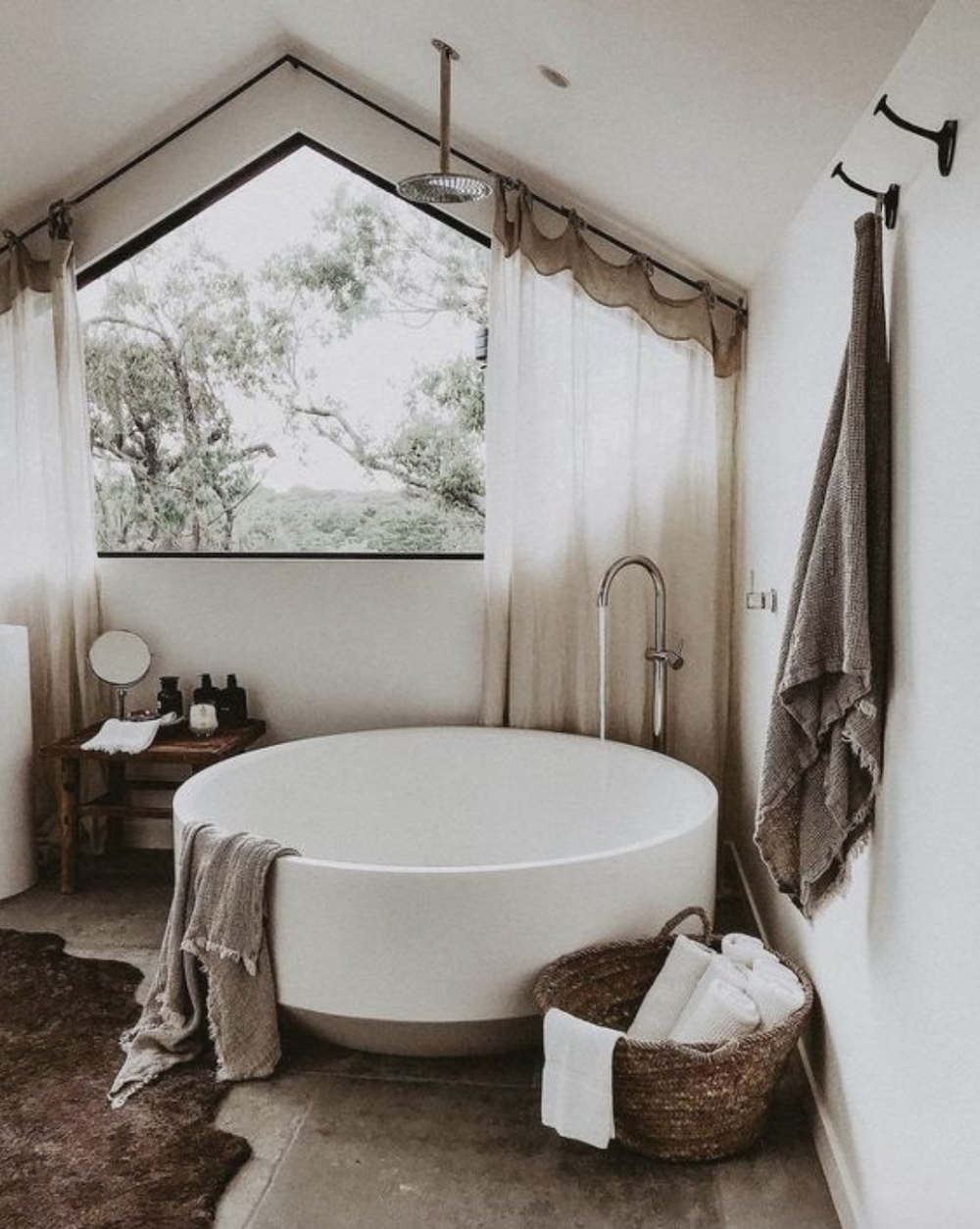Round Rustic Bathtub