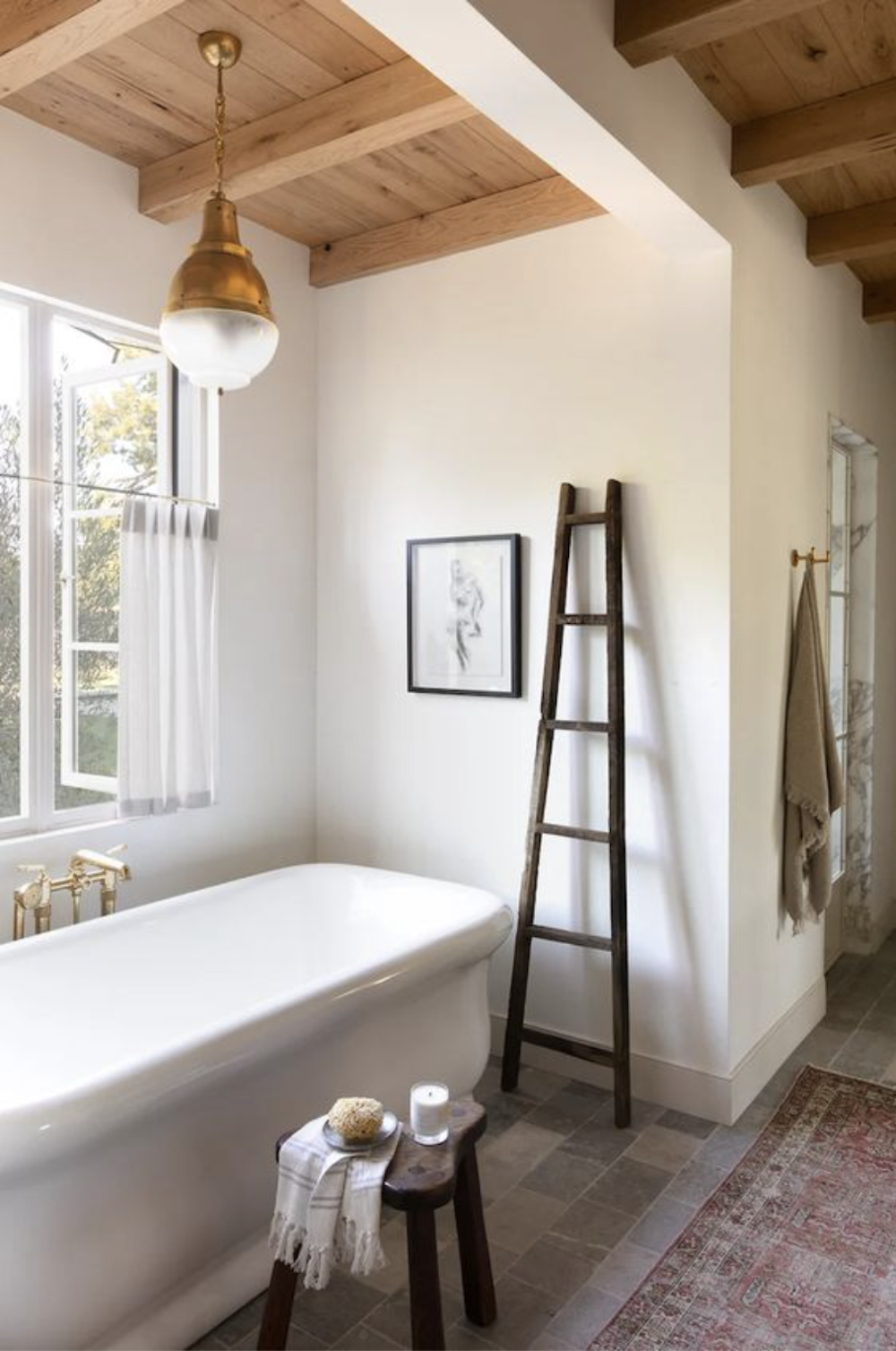 Bathtub with Ladder Rack