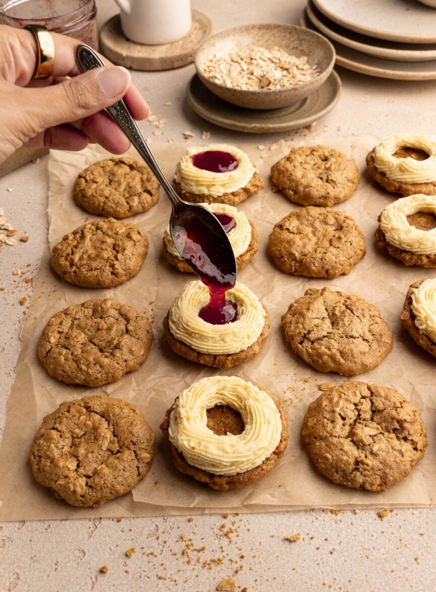 strawberry oatmeal cream pie cookies_strawberry dessert recipes