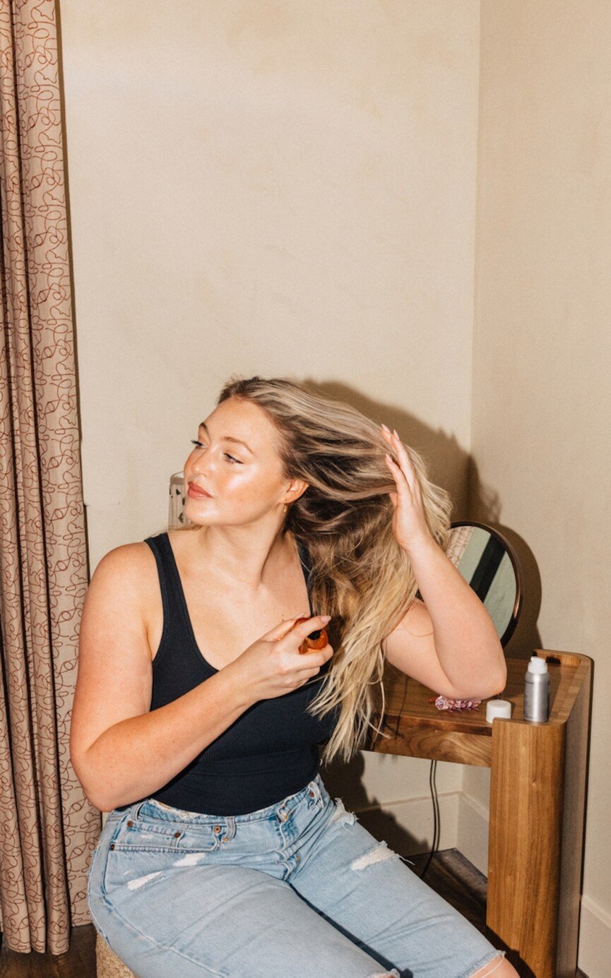 Iskra lawrence brushing her hair
