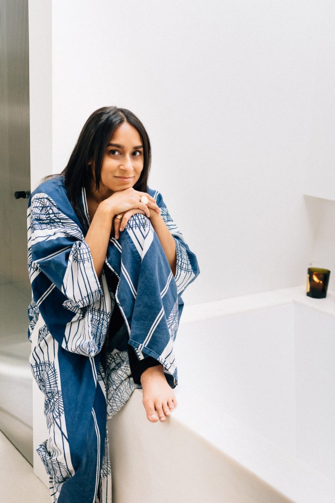 Shani van breukelen in bathroom_how to get soft feet