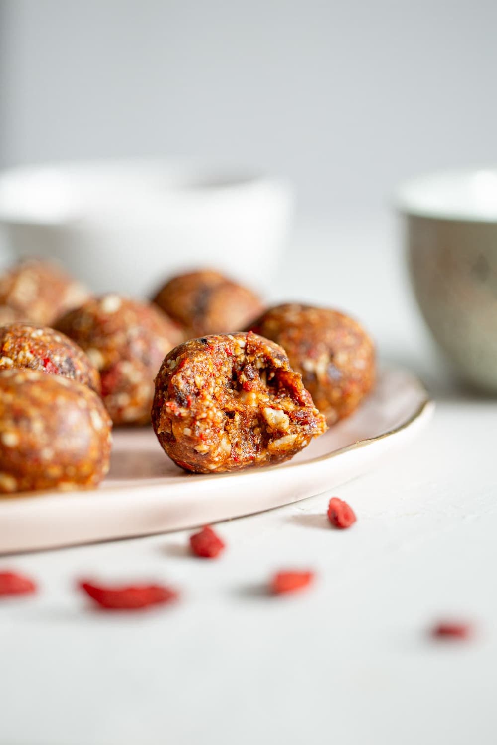 Vanilla-Cacao-Goji-Berry-Balls-Recipe-9