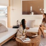 how to keep a conversation going - friends talking