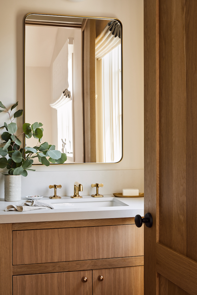 paint colors for small bathrooms