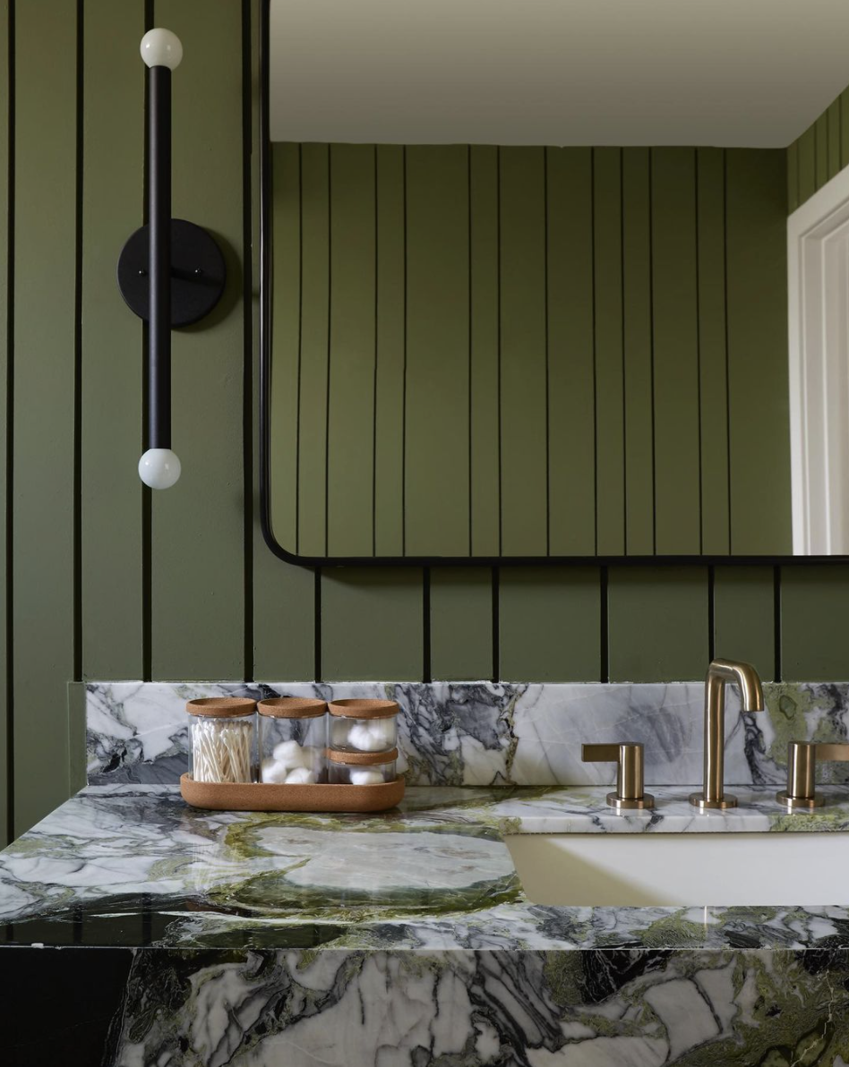 paint colors for small bathrooms