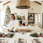 christmas table setting ideas-holiday tabletop with evergreen and pomegranates