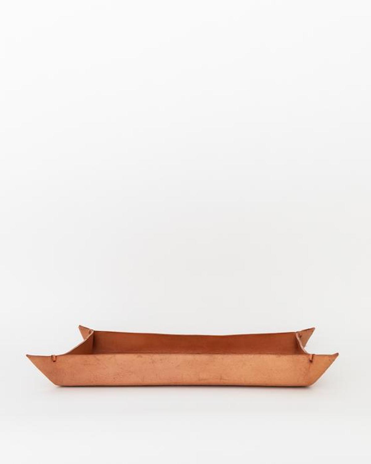 Leather_Crafted_Tray_05_70a9585f-9002-435a-8804-bfd0753cd769_x700