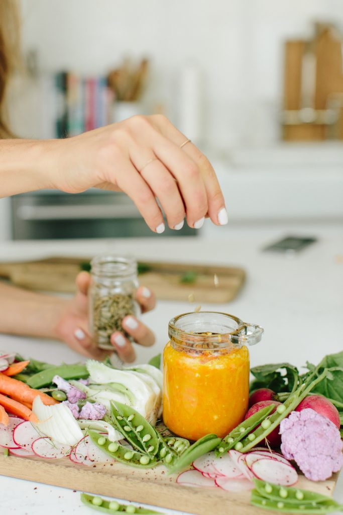 carrot turmeric hummus recipe, summer appetizer recipe, healthy snack recipe_health benefits of a plant-based diet