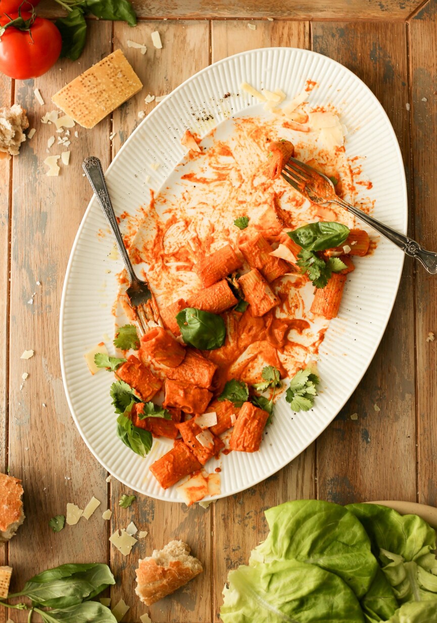 tikka masala pasta - a flavor packed weeknight pasta dinner and your new favorite way to use tikka masala sauce