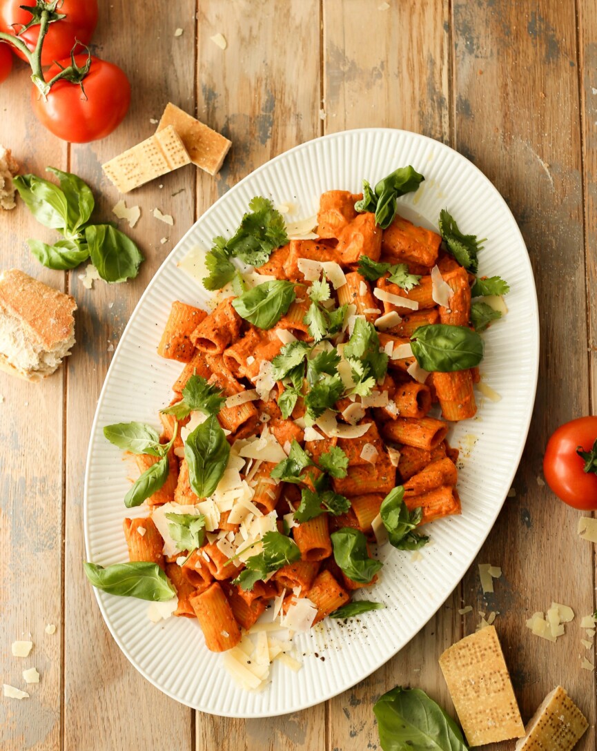 tikka masala pasta - a flavor packed weeknight pasta dinner and your new favorite way to use tikka masala sauce