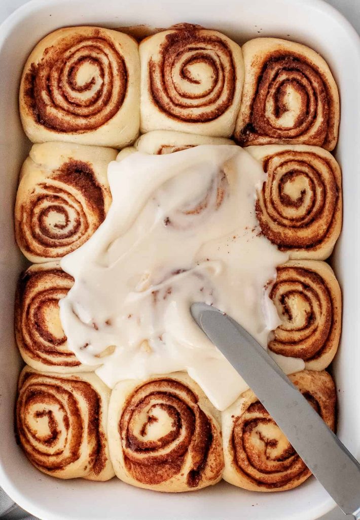Cinnamon Rolls_romantic Valentine's Day breakfasts