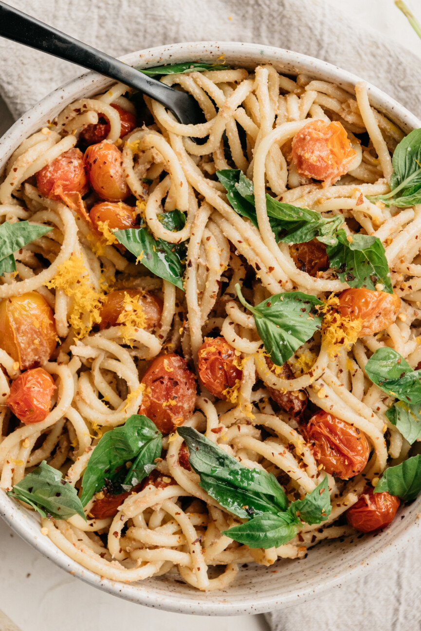 one-pot creamy vegan pasta with roasted tomatoes and basil, easy plant-based dinner