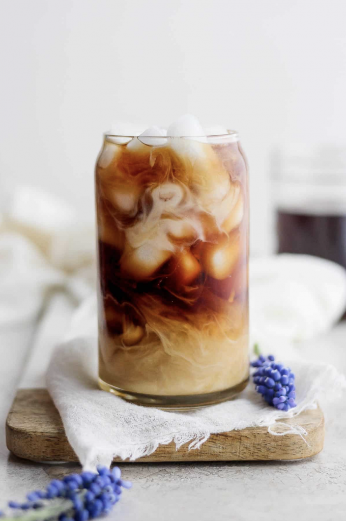 Easy Cold Brew Recipes_Lavender Cold Brew Latte