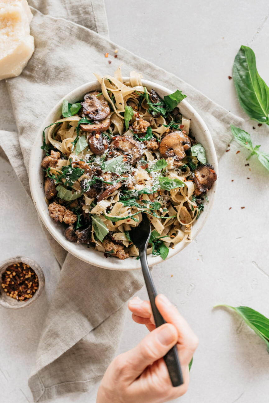 one pot sausage pasta recipe with mushrooms, and arugula