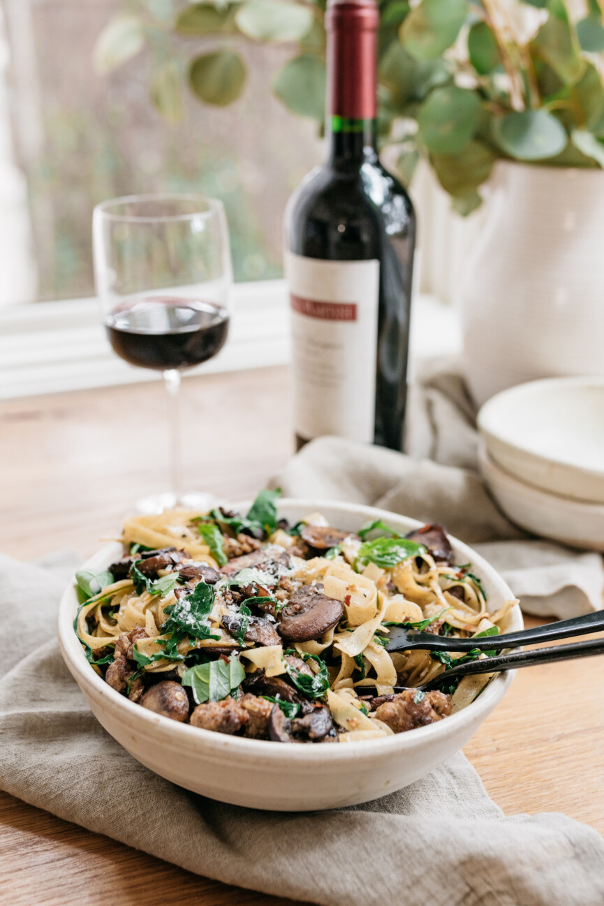 one pot sausage pasta recipe with mushrooms, and arugula
