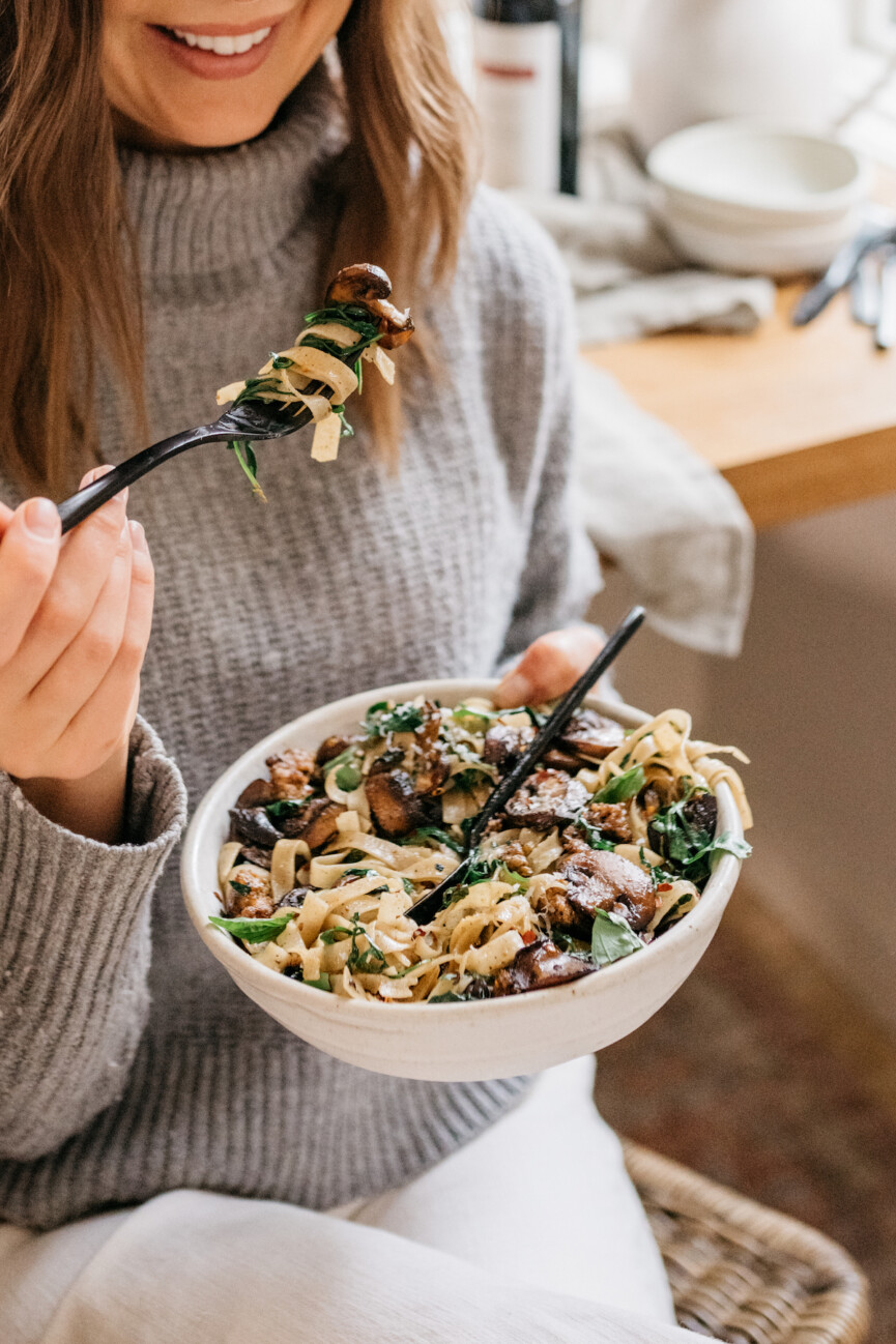 one pot sausage pasta recipe with mushrooms, and arugula