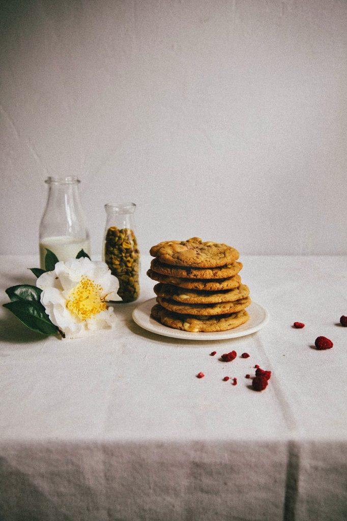 White Chocolate, Raspberry, and Pistachio Cookies_easter desserts