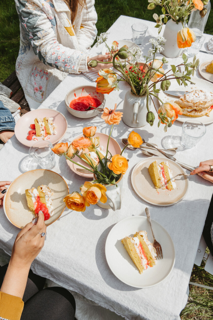 spring lunch, dinner party with flowers, flatbread, friends