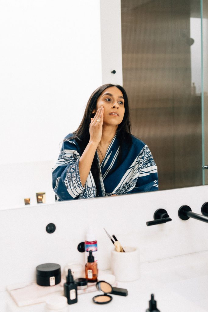 how to hydrate dry skin_Shani Van Breukelen applying skincare