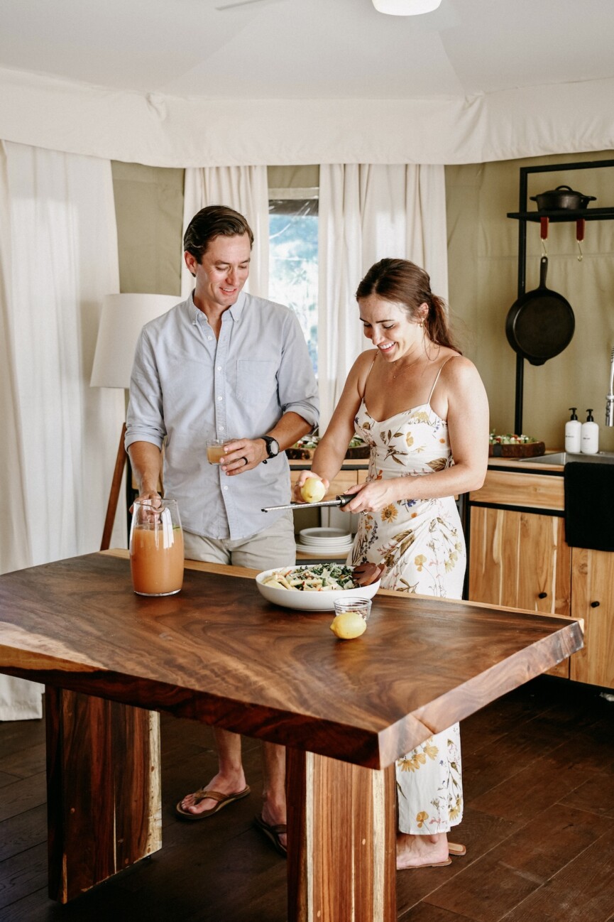 austin-couple-glamping