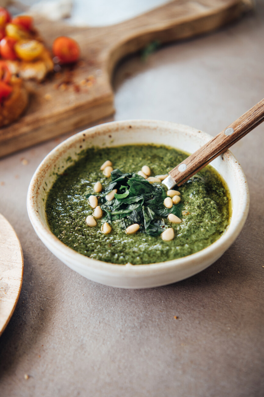 vegan-pesto-recipe-dairy-free-pesto-1