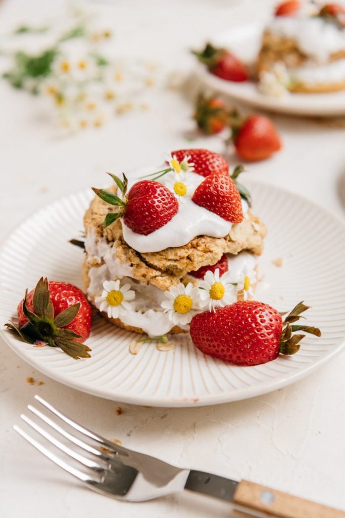 Strawberry shortcake_fruits high in iron