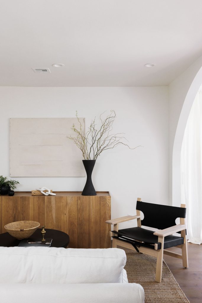 Neutral living room with accent chair