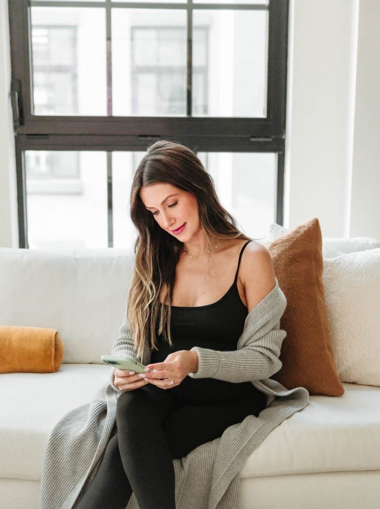 Roxana Saidi on phone_best story podcasts