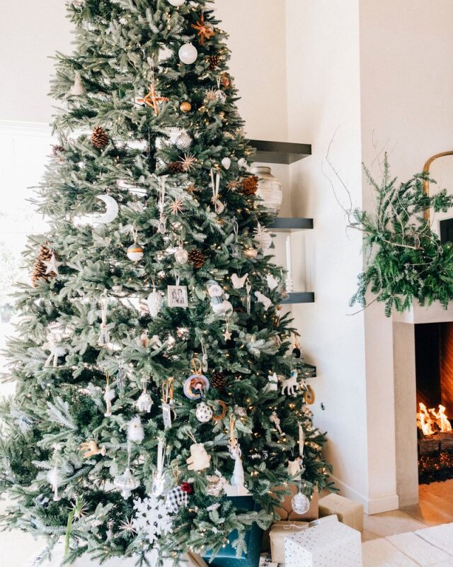 cropped-christmas-tree-apartment-christmas-decor-1.jpeg