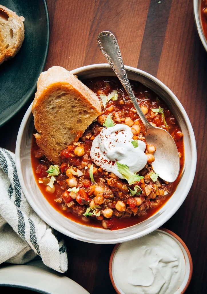 best chili recipes, buffalo chickpea chili with mushrooms