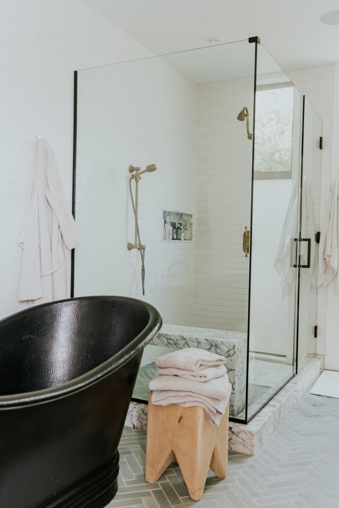 shower bathroom, cold vs hot showers