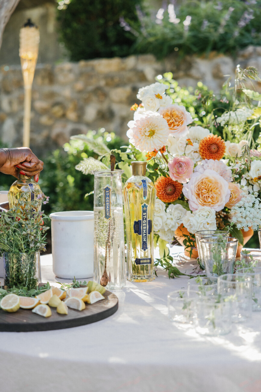 Apero party for Ajiri Aki Book - spring garden table with flowers