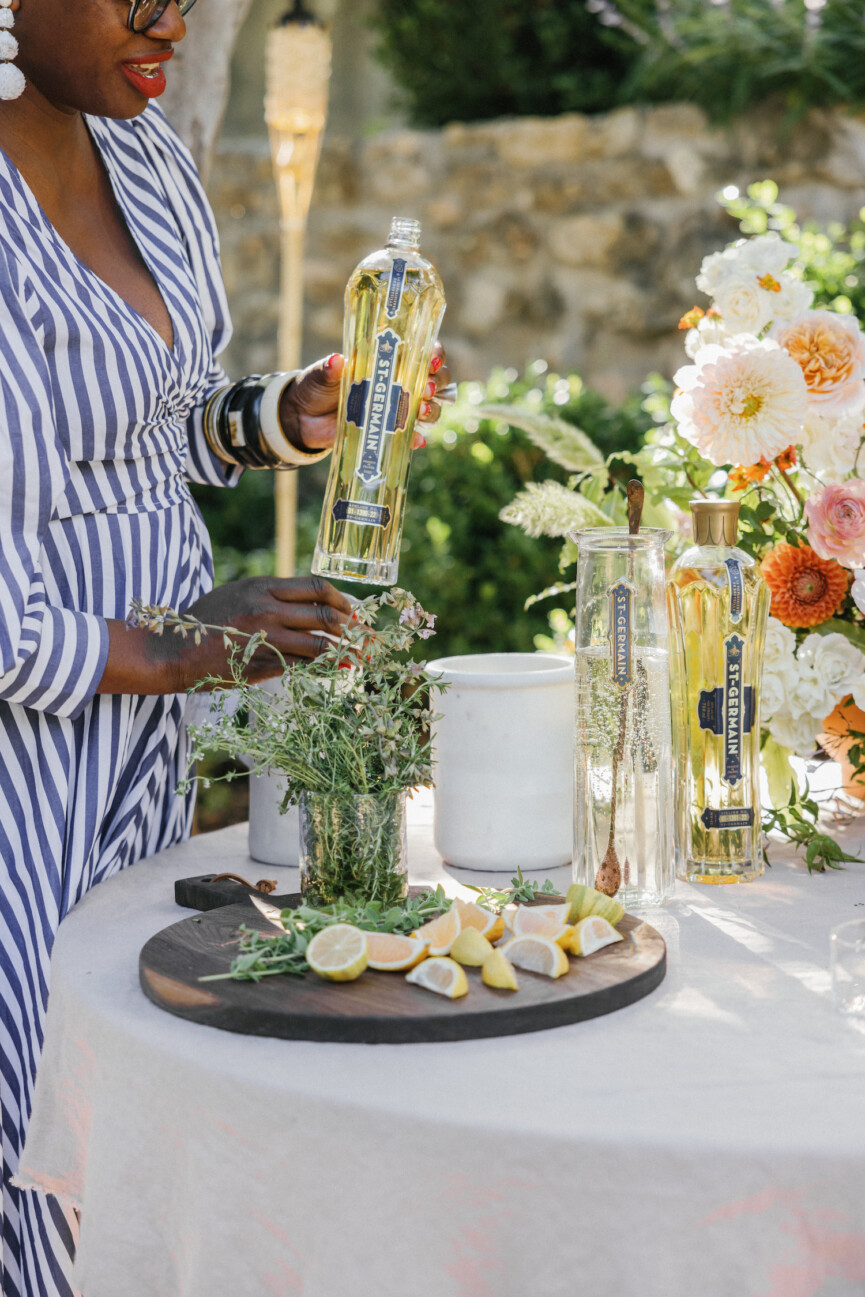 Apero party for Ajiri Aki Book - spring garden table with flowers