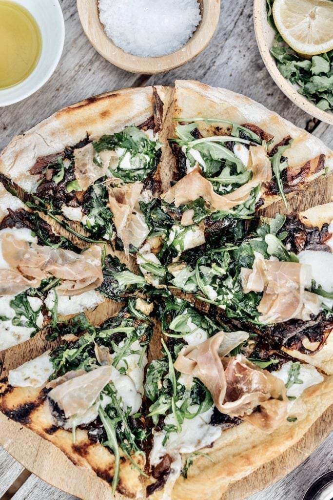 Grilled Caramelized Onion and Prosciutto Pizza With Arugula
