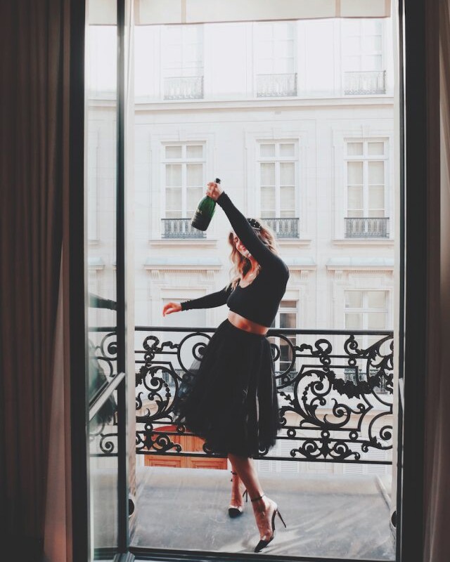 cropped-anna-kloots-paris-wine.jpg