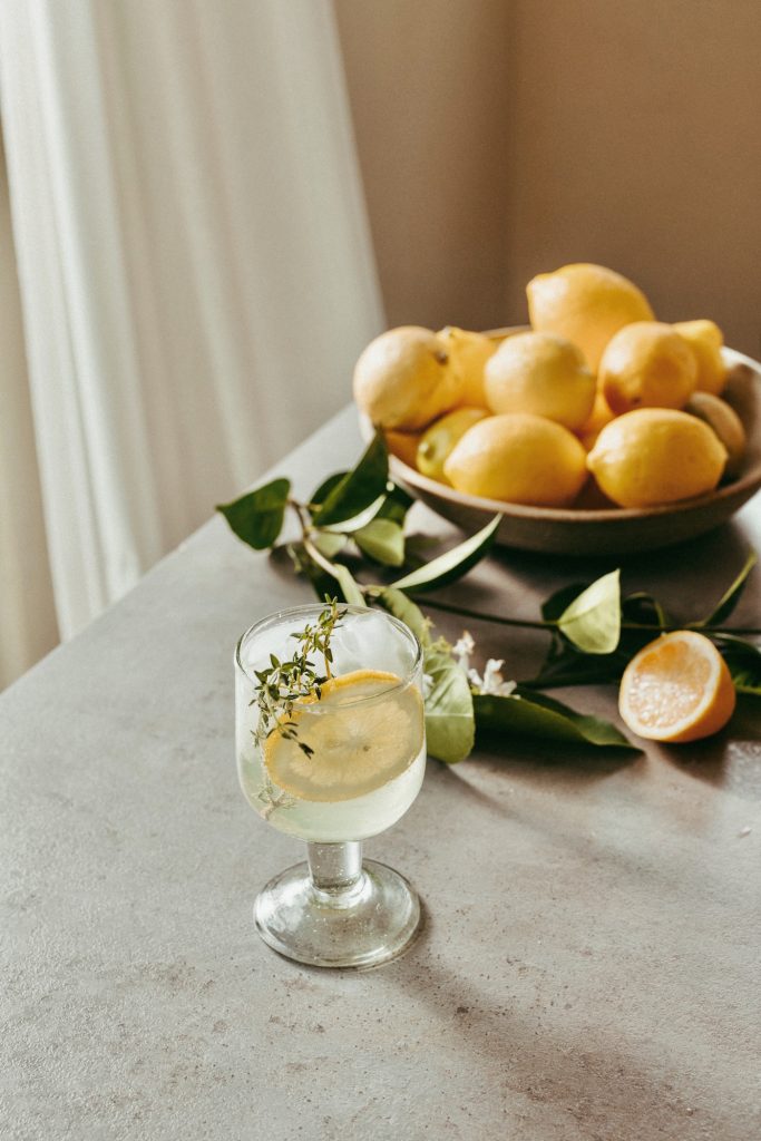 best limoncello spritz cocktail recipe, lemons