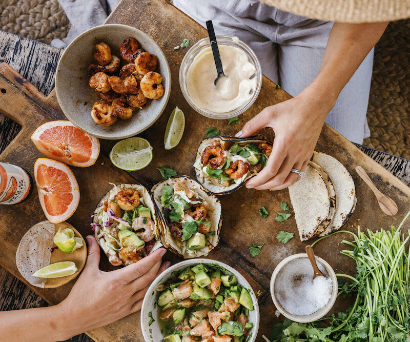 grilled shrimp tacos with grapefruit salsa_outdoor dinner party menu ideas