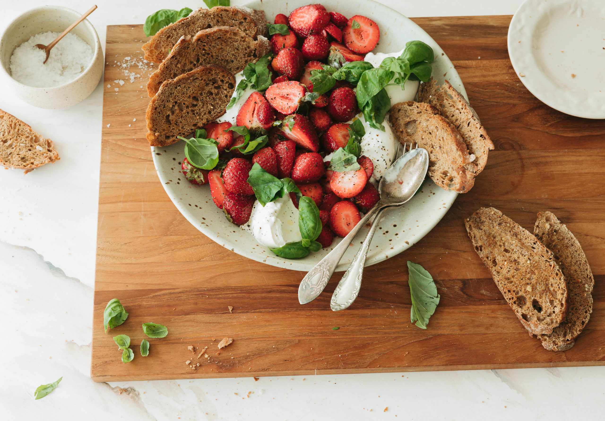 strawberry burrata salad