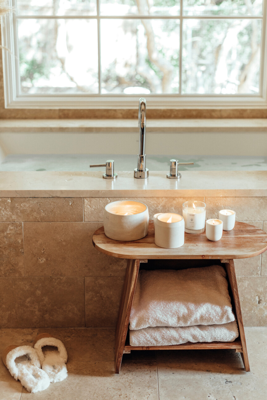 Luxury bathtub_castor oil packs