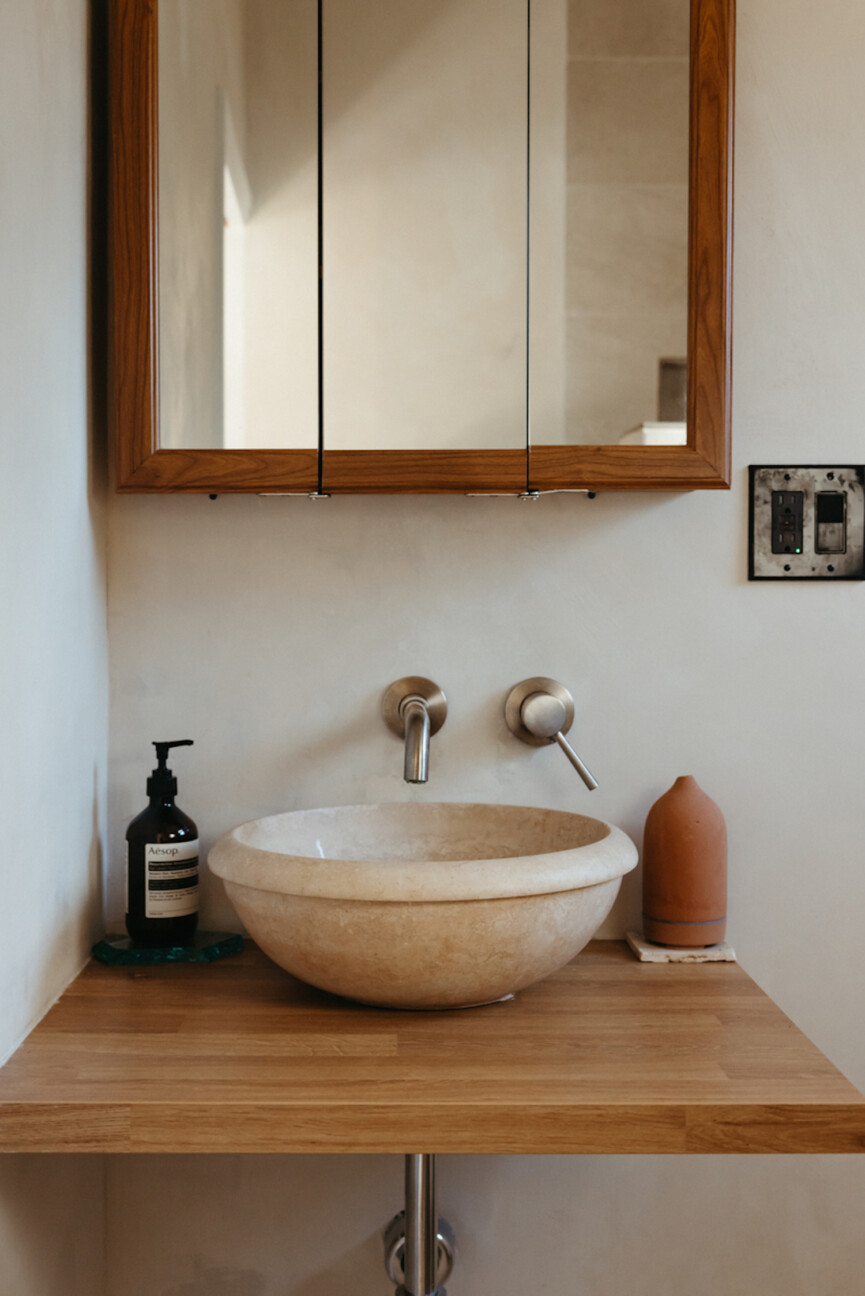 Minimalist bathroom decor.