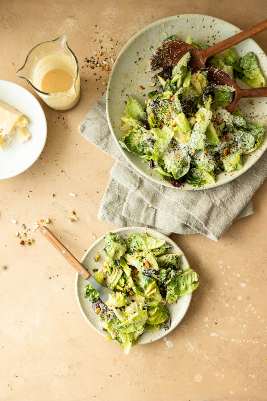 Green salad with sesame dressing_intermittent fasting and gut health