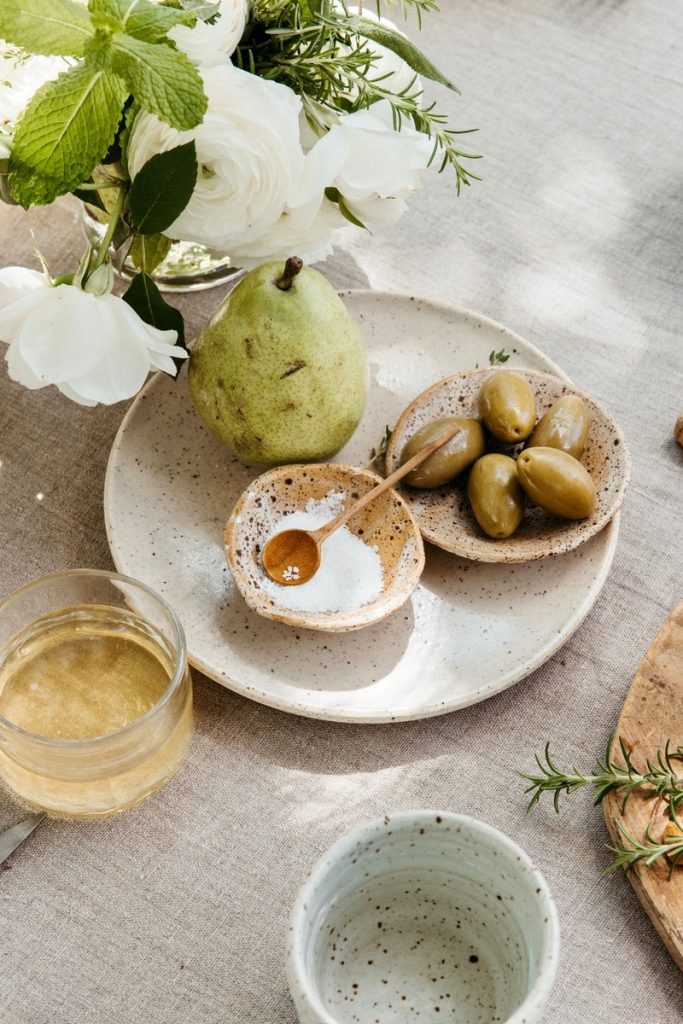 Ceramic salt cellar.