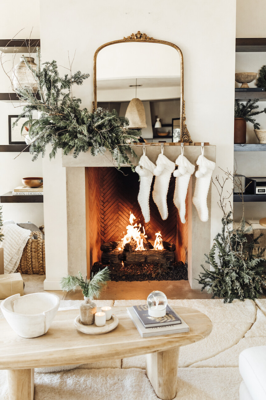 Modern Christmas mantel decorating ideas.