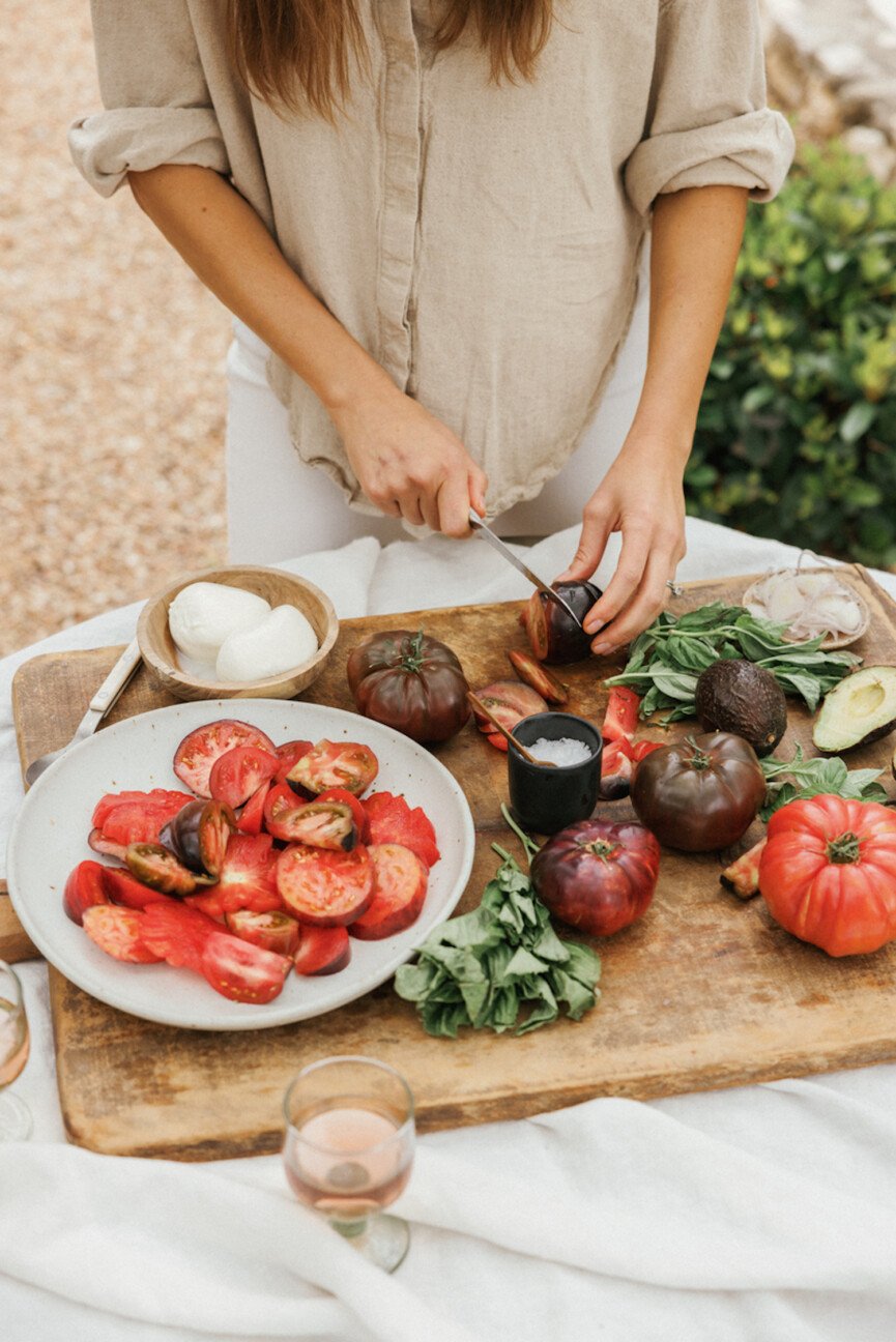 Avocado Caprese Salad Ingredients_spring ingredients to support gut health