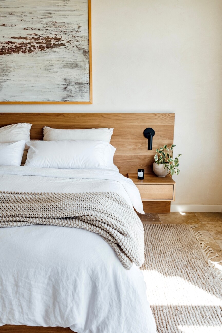 Calm bedroom decluttering checklist.