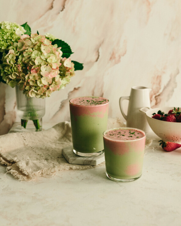 easy strawberry matcha smoothie_high protein high fiber smoothie