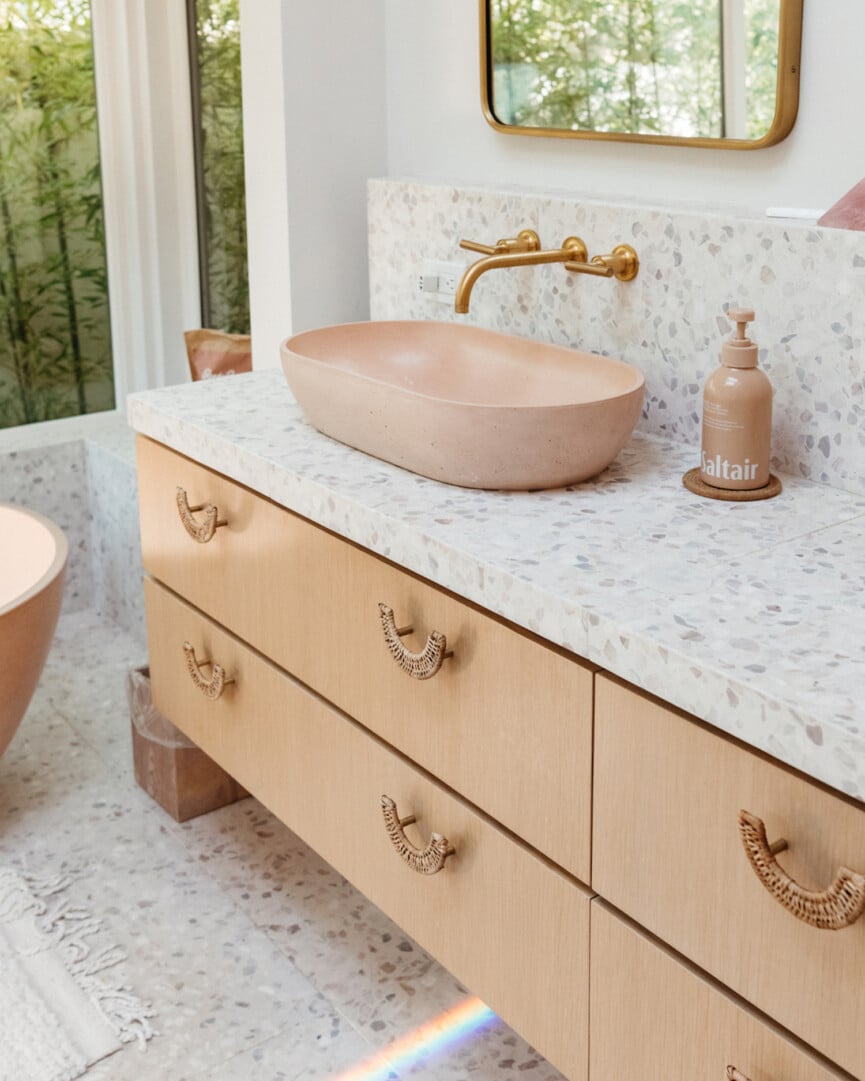 Modern 2024 bathroom trends.