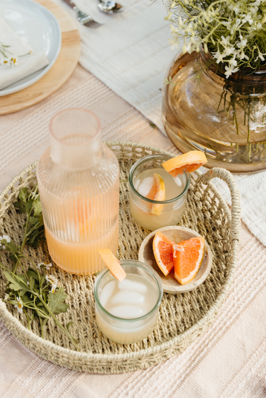Sparkling grapefruit drink.